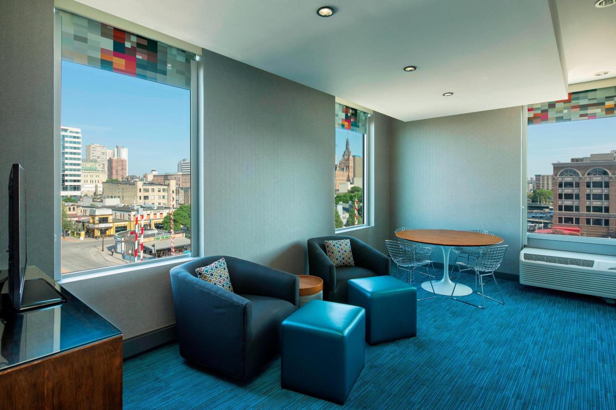 Aloft Hotel Milwaukee Downtown Екстер'єр фото