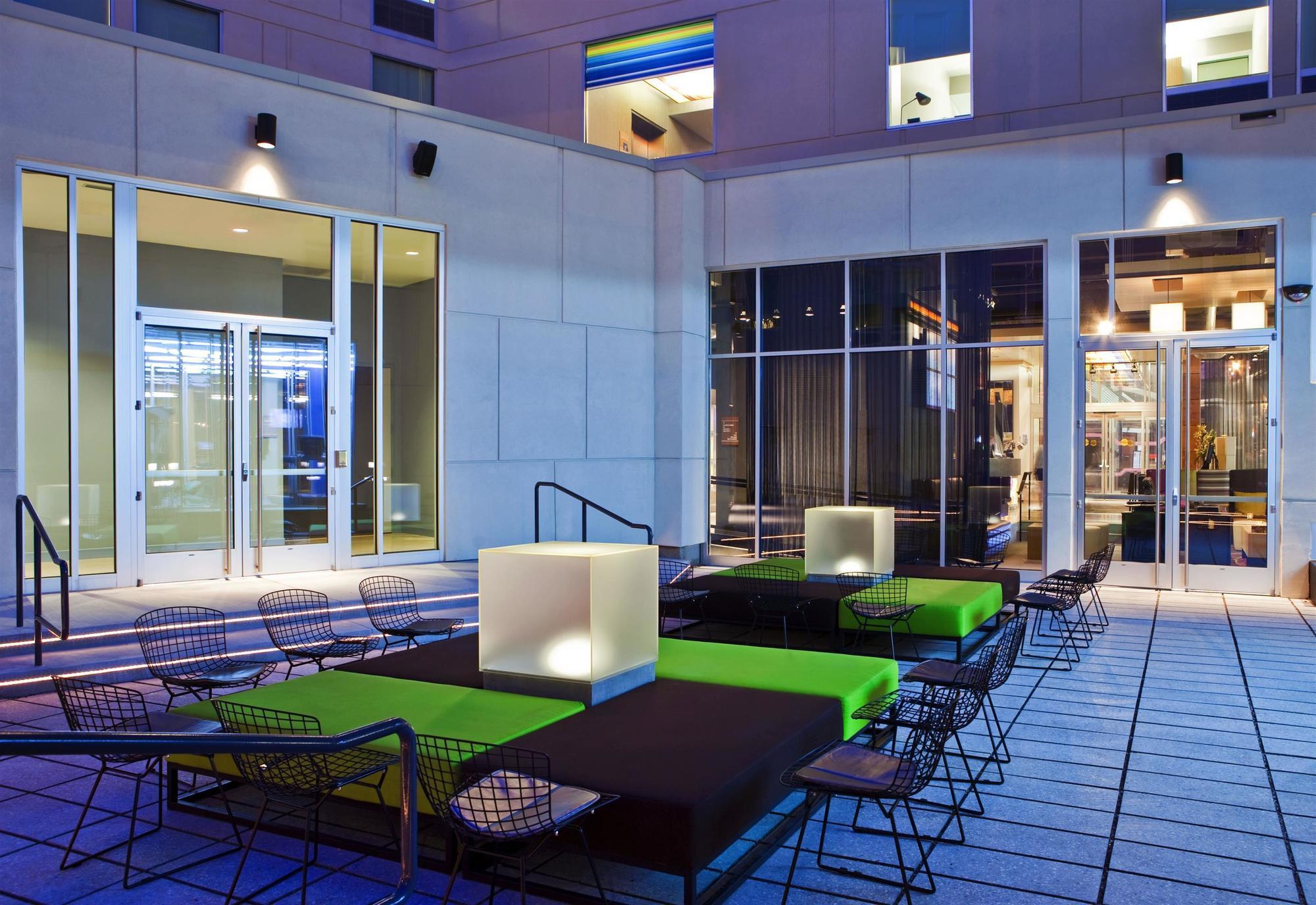 Aloft Hotel Milwaukee Downtown Екстер'єр фото